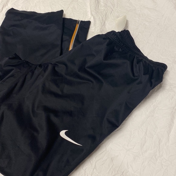 Nike Joggers - Picture 2 of 4